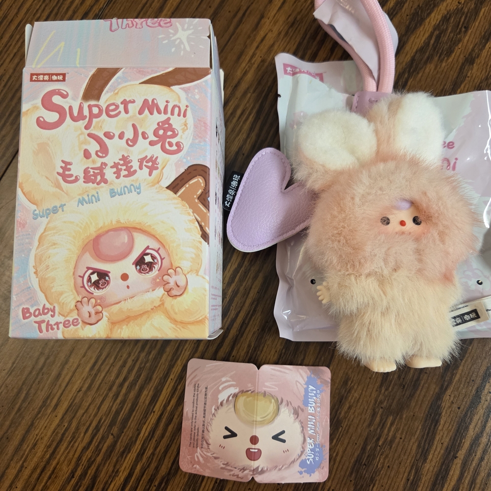 Baby Three Super Mini Bunny Letter V